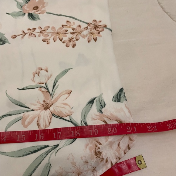 RW&CO Sleeveless/Cap Sleeve Floral Blouse Size Medium, NWOT - Picture 7 of 8